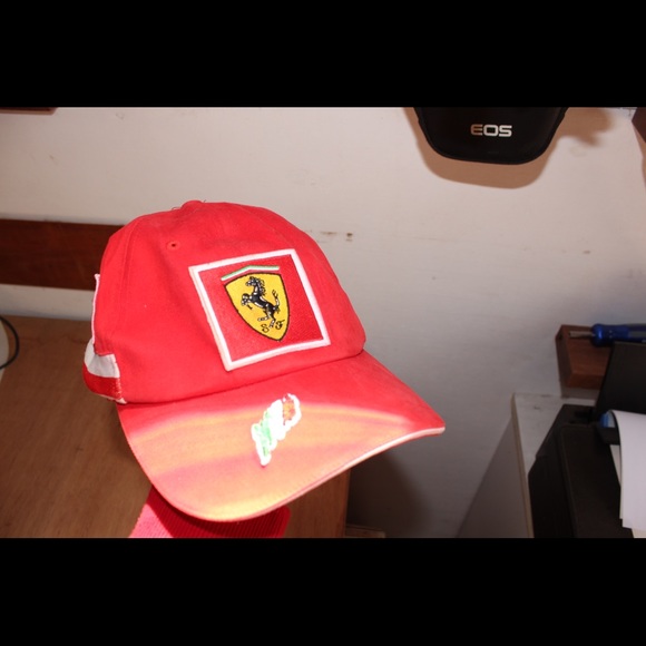 PUMA FERRARI red embroidered logo cap - Picture 2 of 7